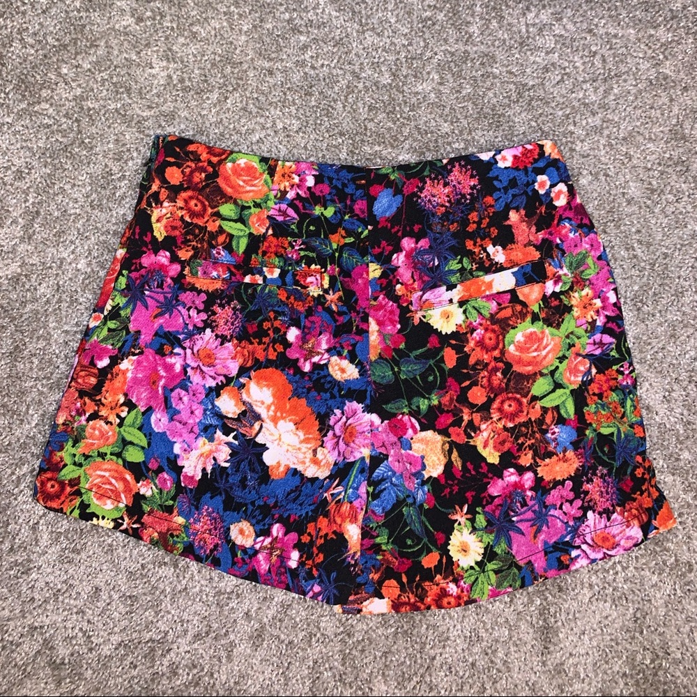Forever 21 Contemporary Multicolor Floral shorts - Picture 8 of 9